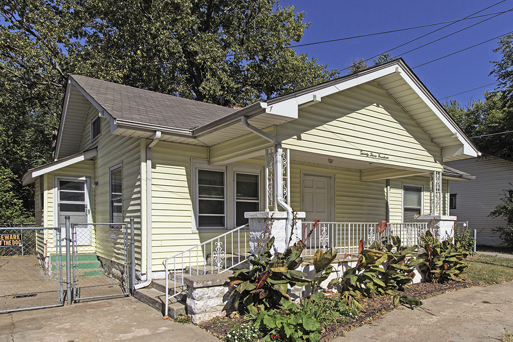 2314 E 2nd St N (2016), featured image