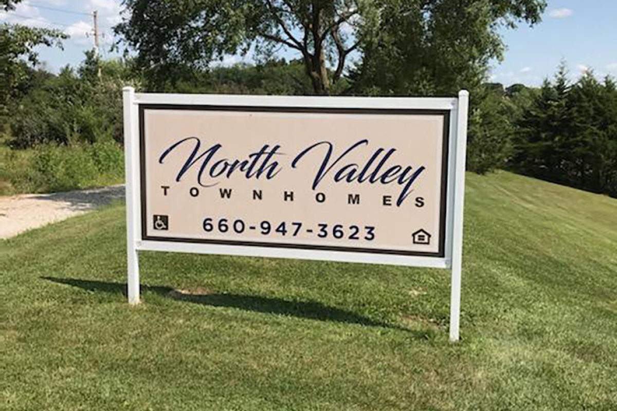 00-north-valley-townhomes-sign