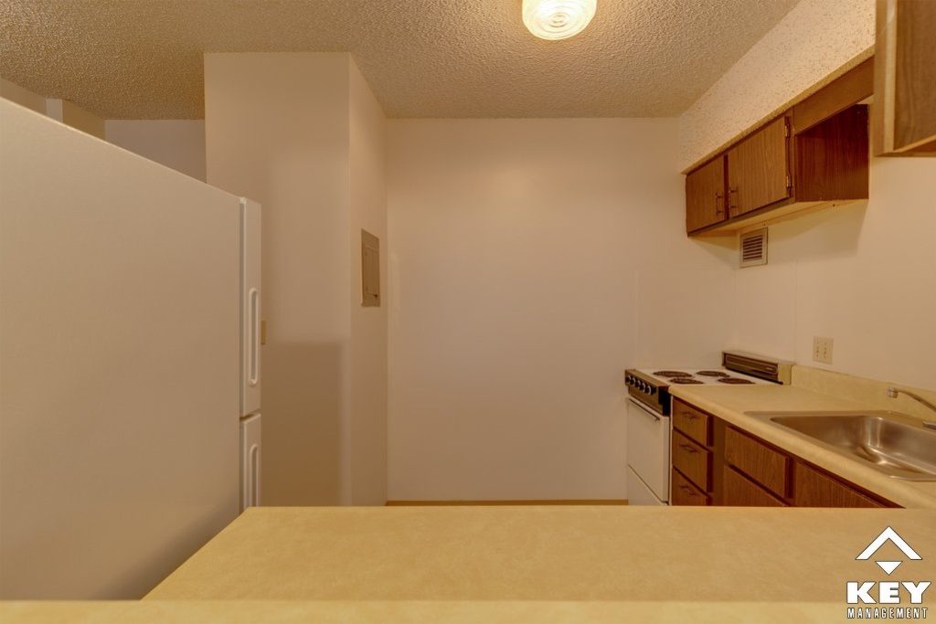 05-kitchen-angle-1