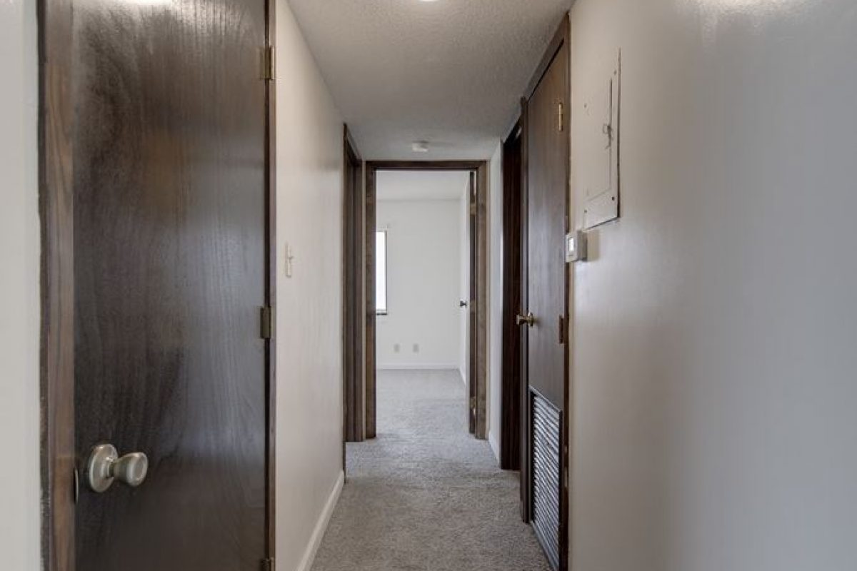 06-hallway