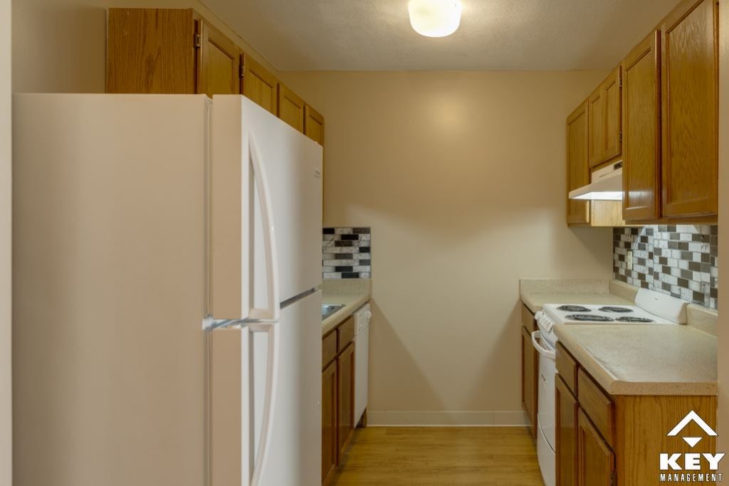 06-kitchen-angle-1