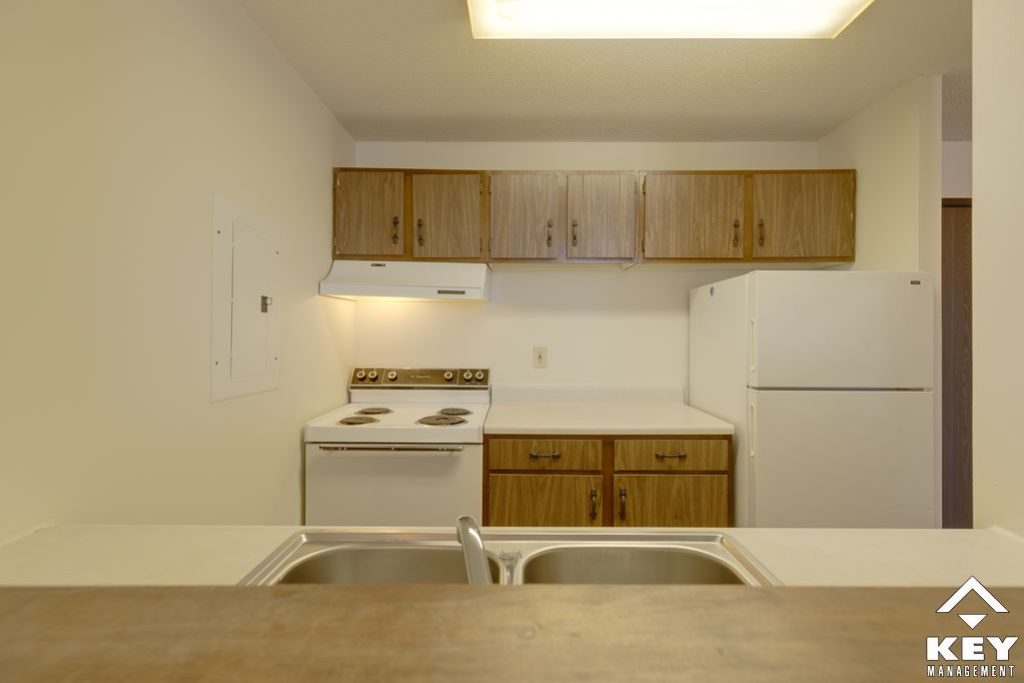 06-kitchen-angle-2