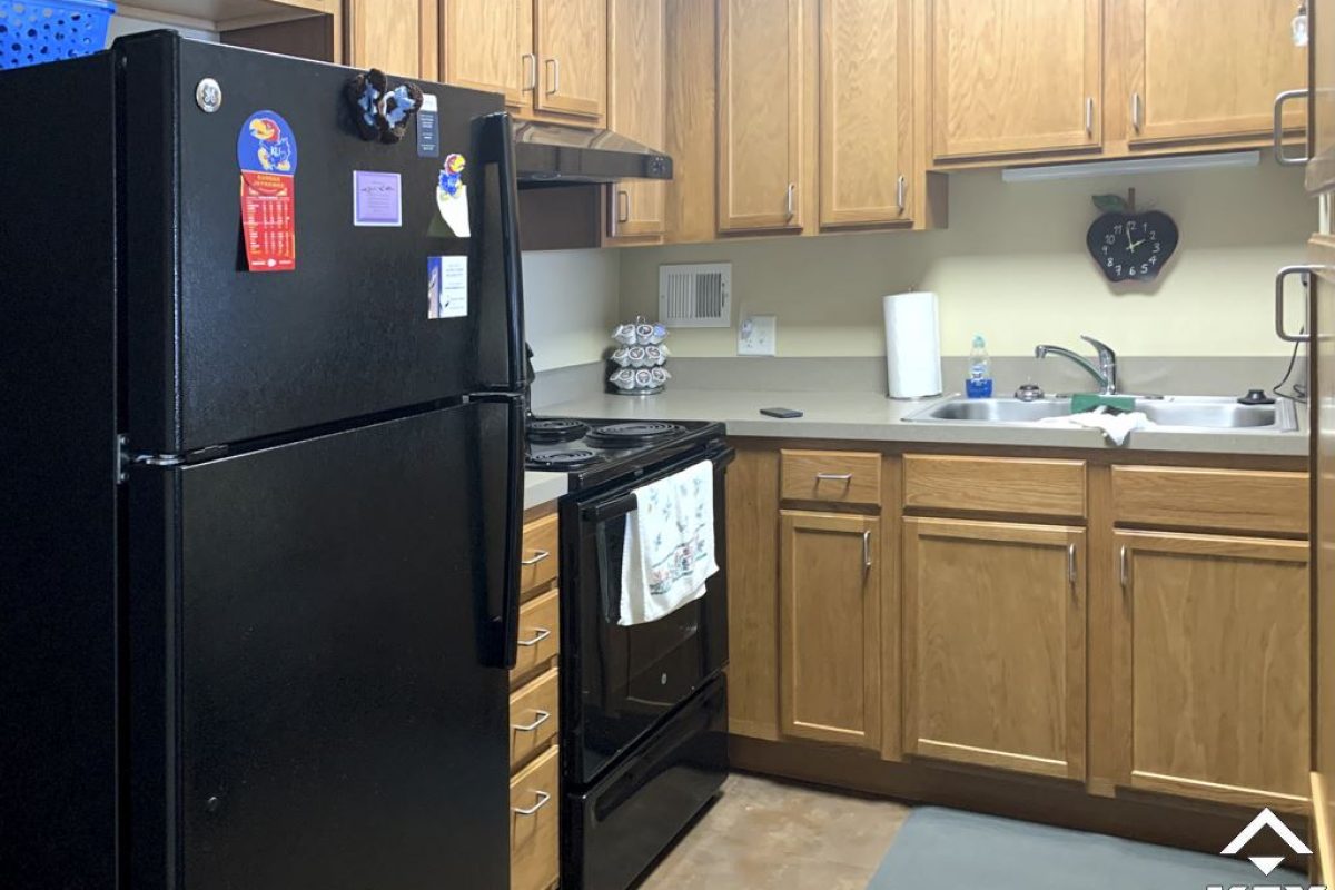 07-apartment-kitchen