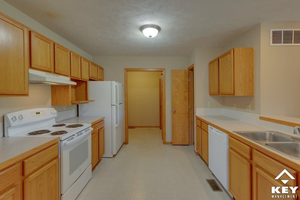 07-kitchen-angle-3