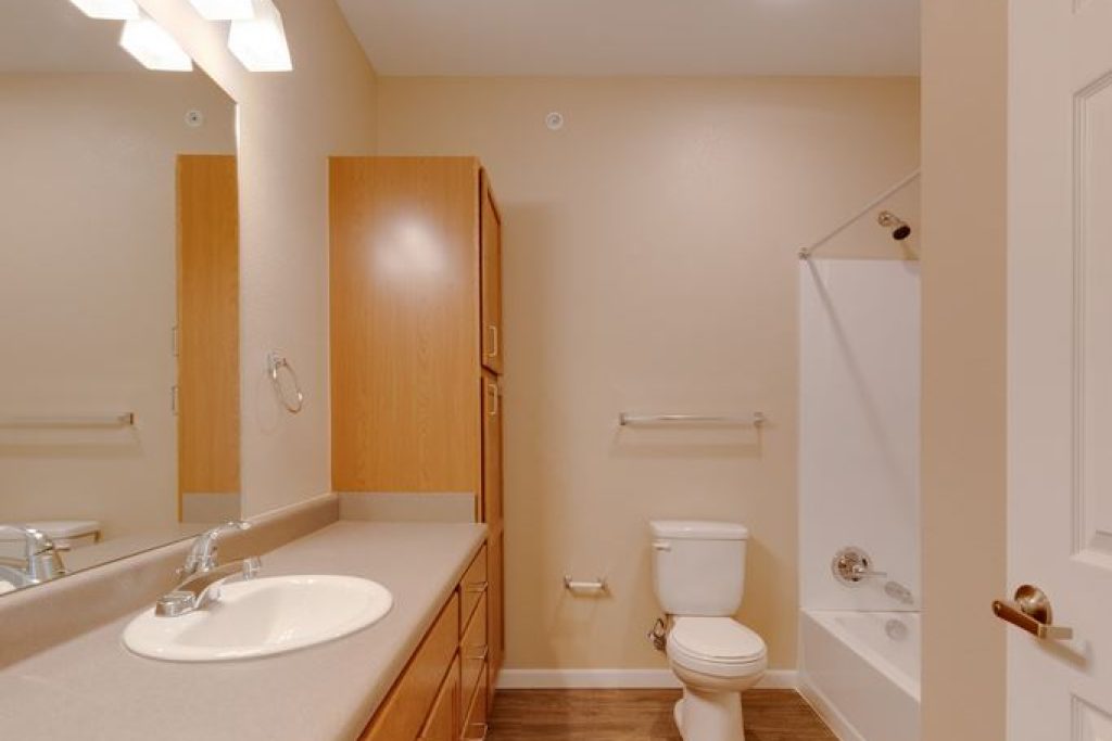 08-guest-bathroom-angle-1