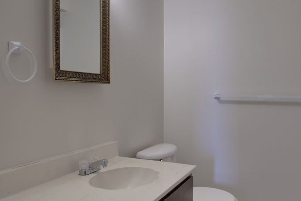 09-bathroom-angle-1