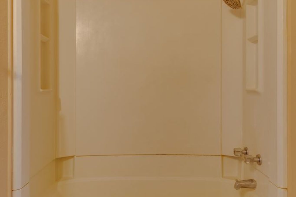 09-bathroom-angle-2