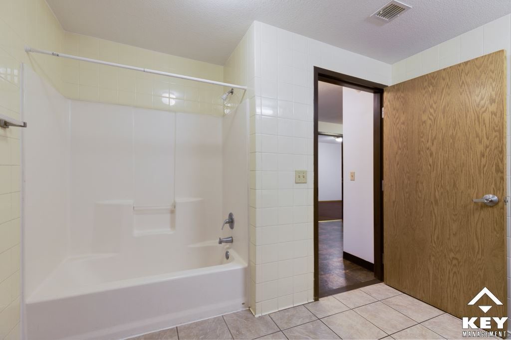 09-bathroom-angle-2