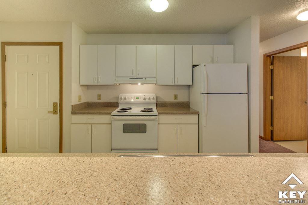 09-kitchen-angle-1