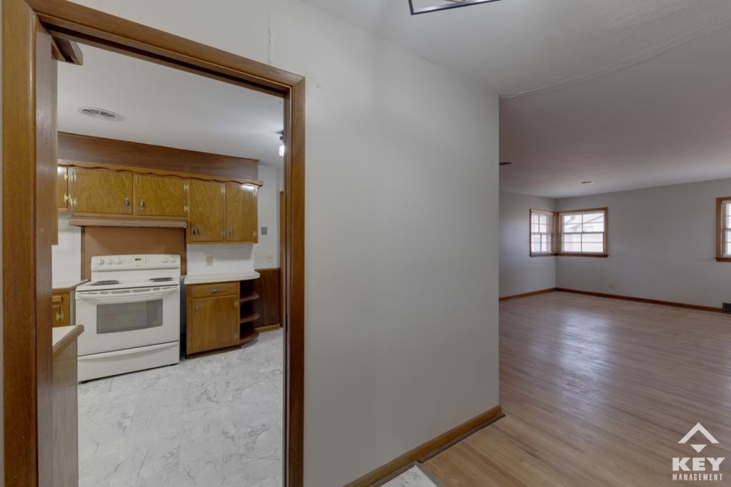 1143 Patricia St, photo 3