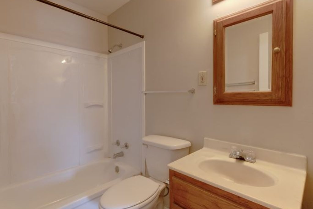 12-full-bathroom