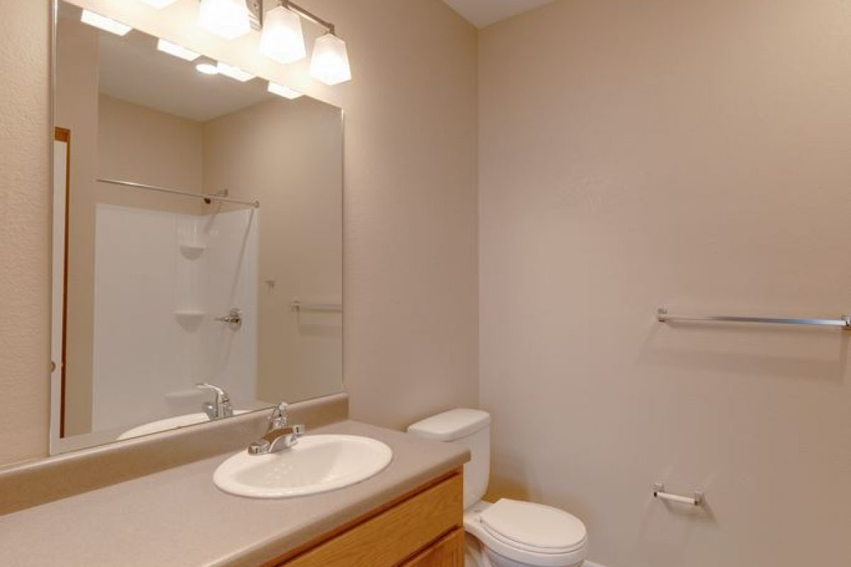 12-master-bedroom-bathroom-angle-1