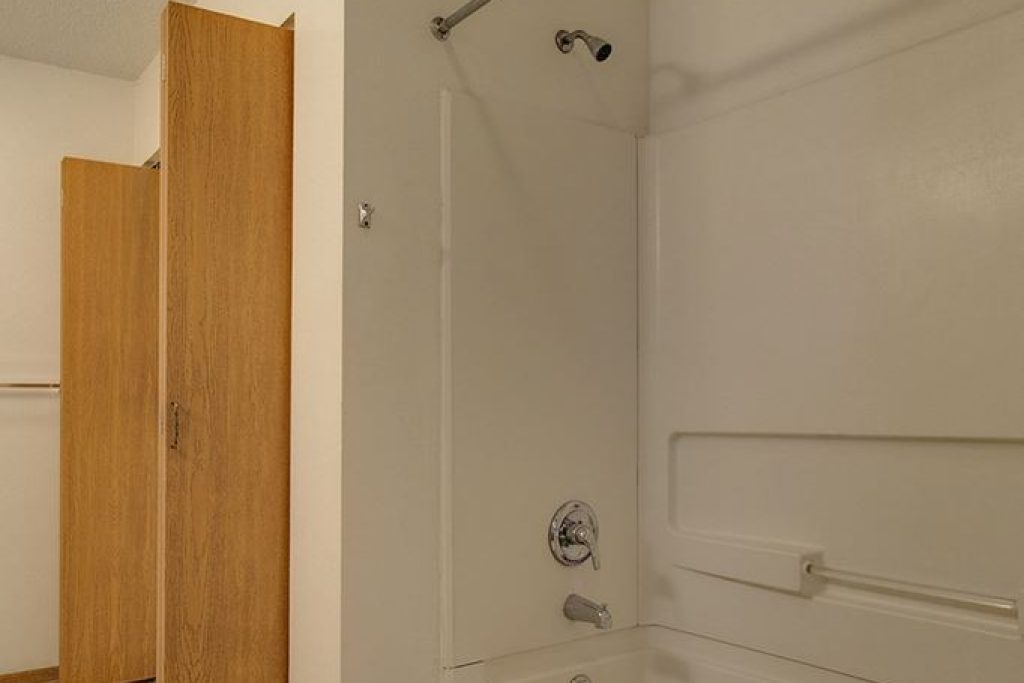 15-bathroom-angle-2