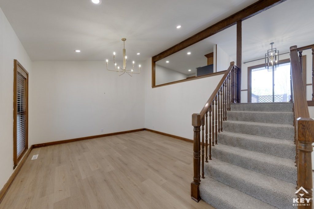 1913 S White Oak Dr, photo 2