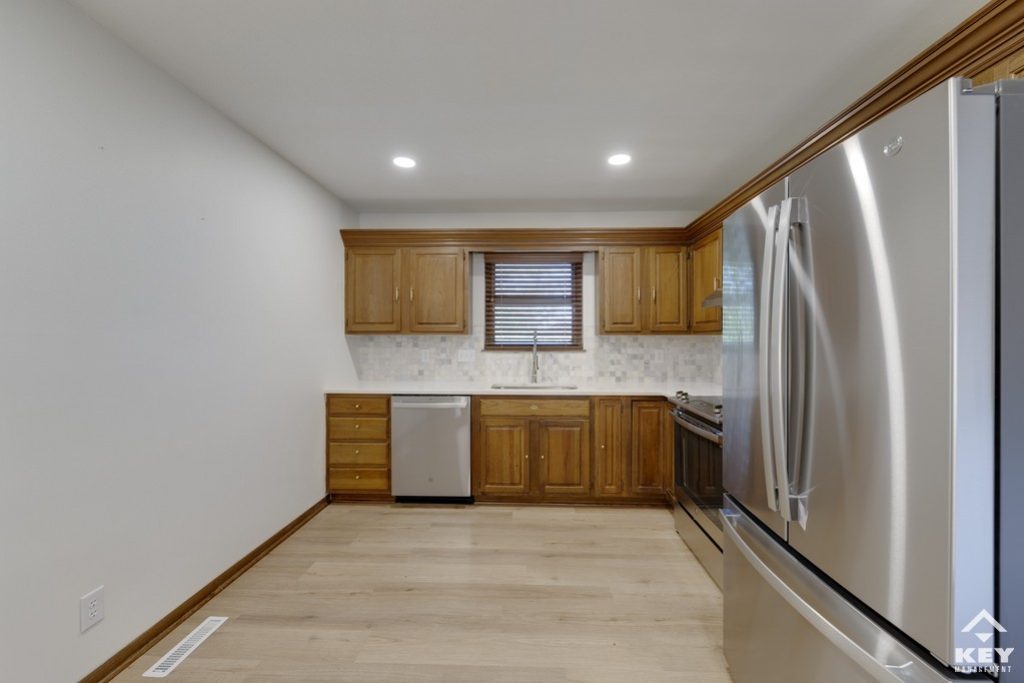 1913 S White Oak Dr, photo 7