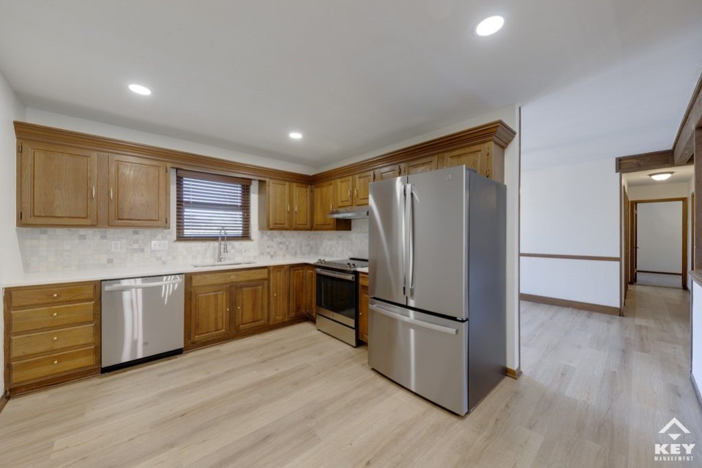 1913 S White Oak Dr, photo 8