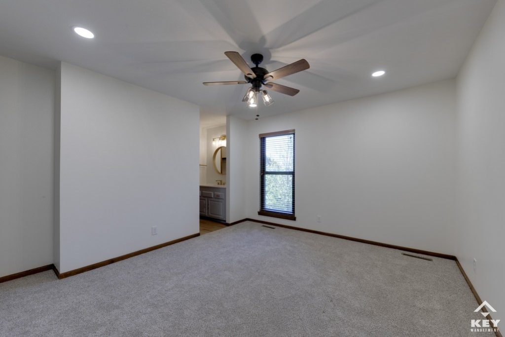 1913 S White Oak Dr, photo 12