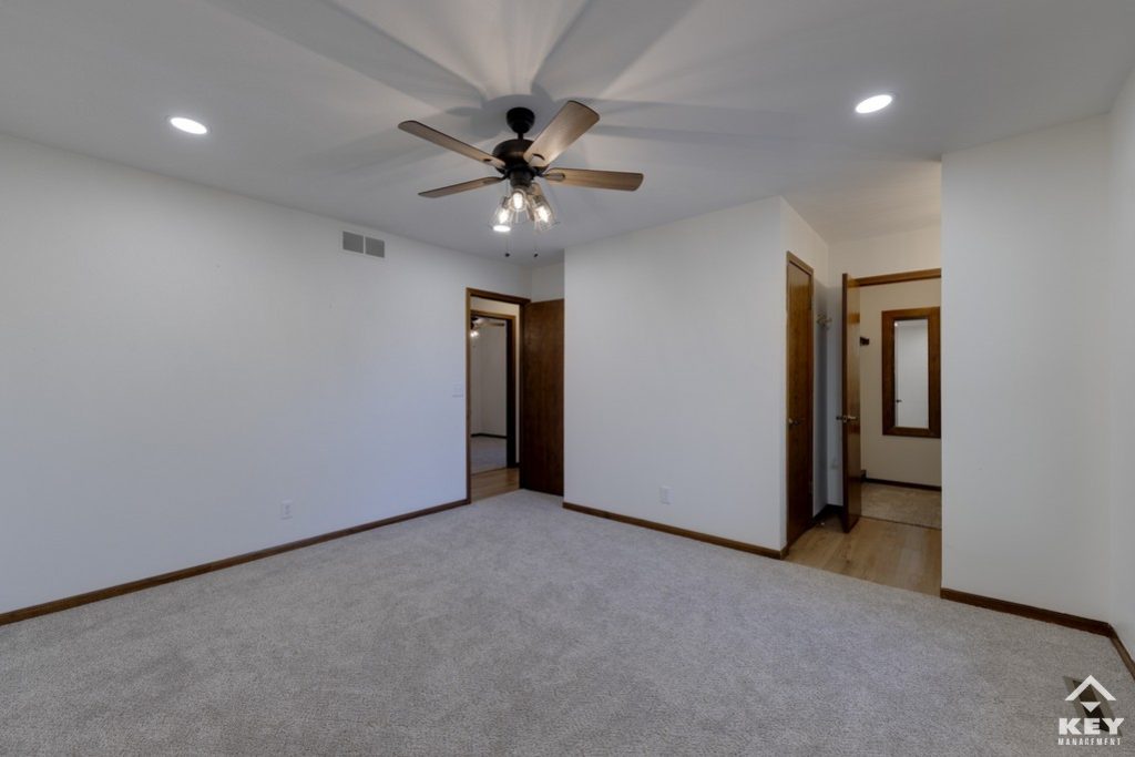 1913 S White Oak Dr, photo 13