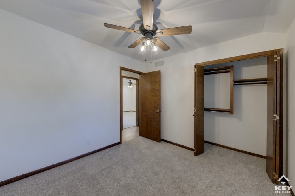 1913 S White Oak Dr, photo 20