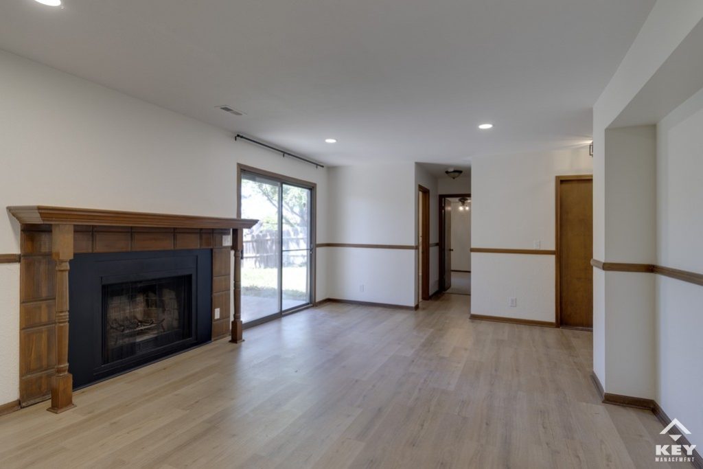 1913 S White Oak Dr, photo 22