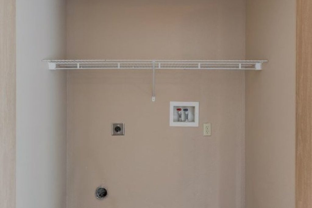 2-bdrm-05-laundry-closet