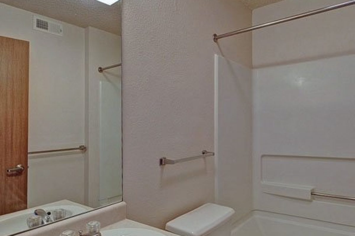 20-master-bathroom-angle-1