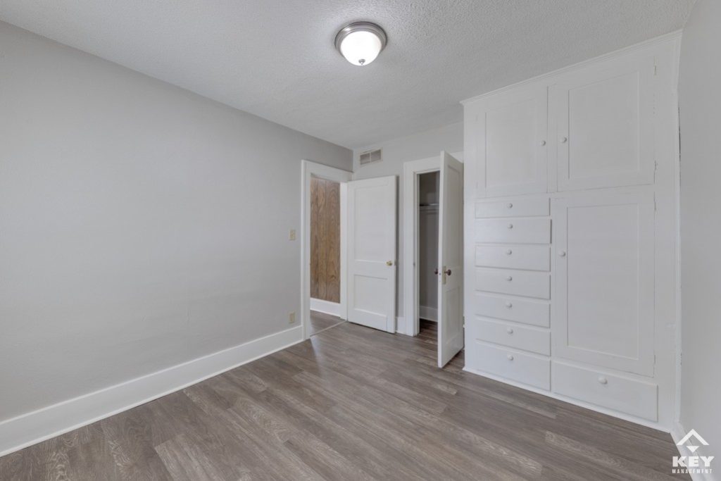223 N Meridian Ave, photo 15