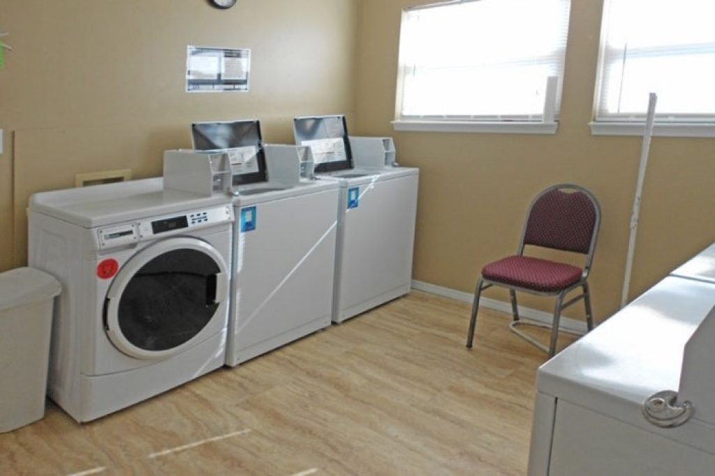 41_08laundryroom2