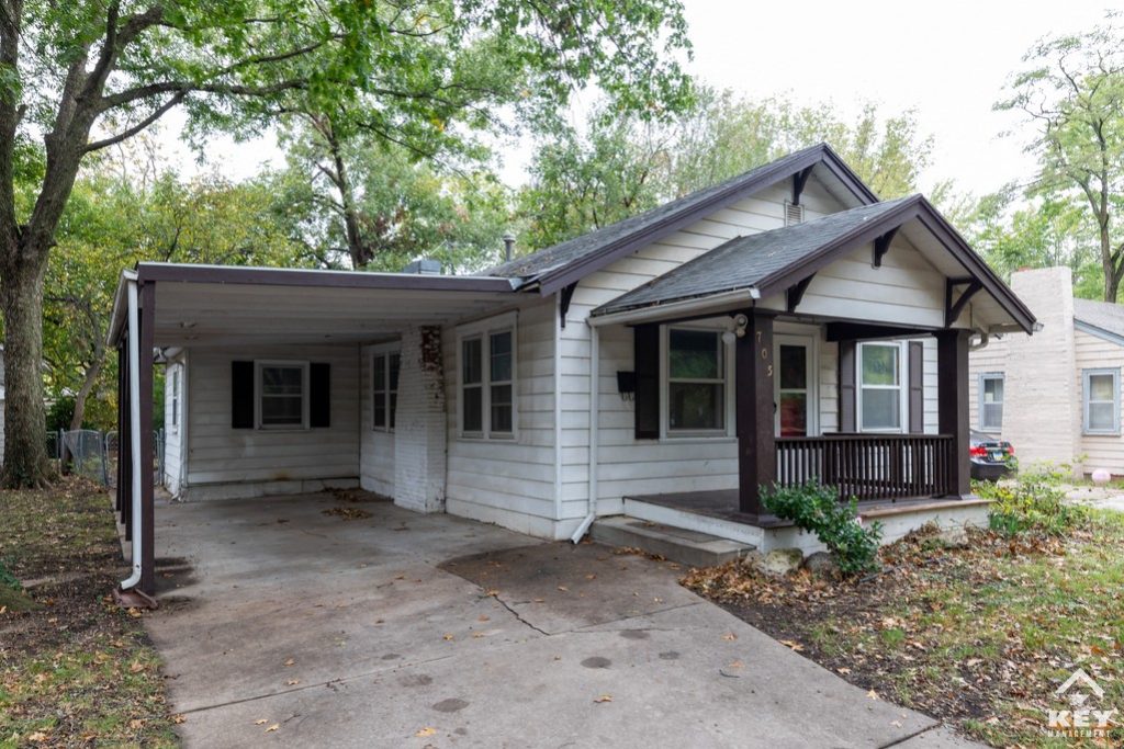 705 S Pershing Ave, photo 1