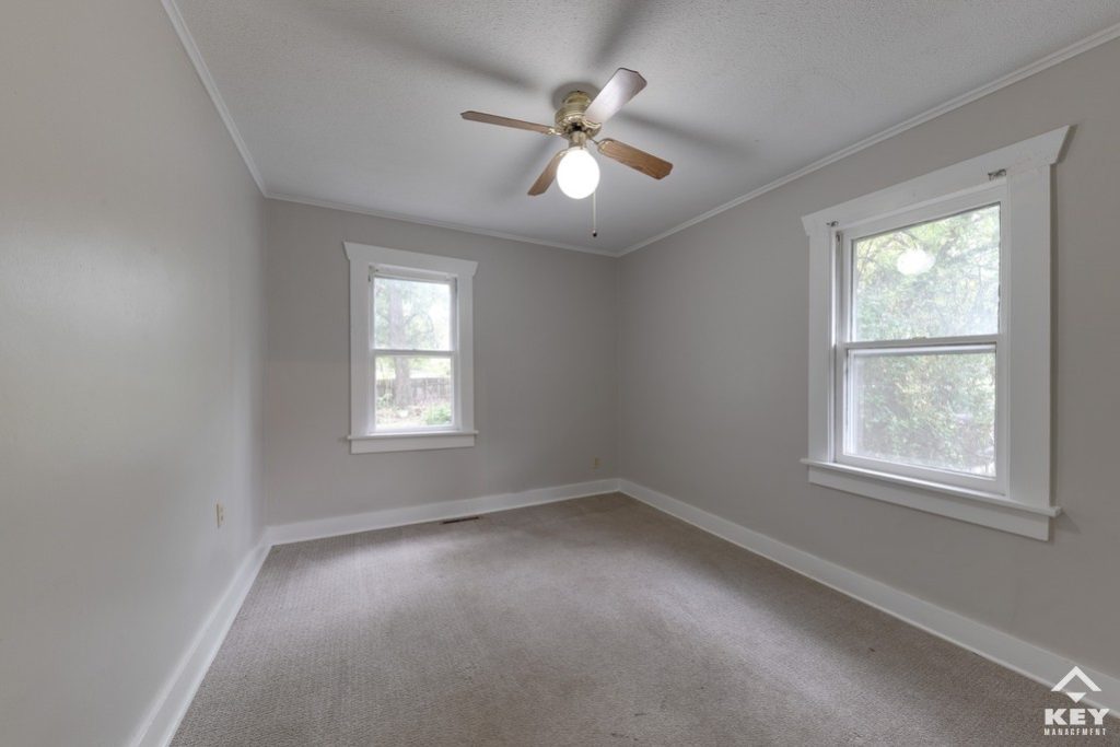 705 S Pershing Ave, photo 11