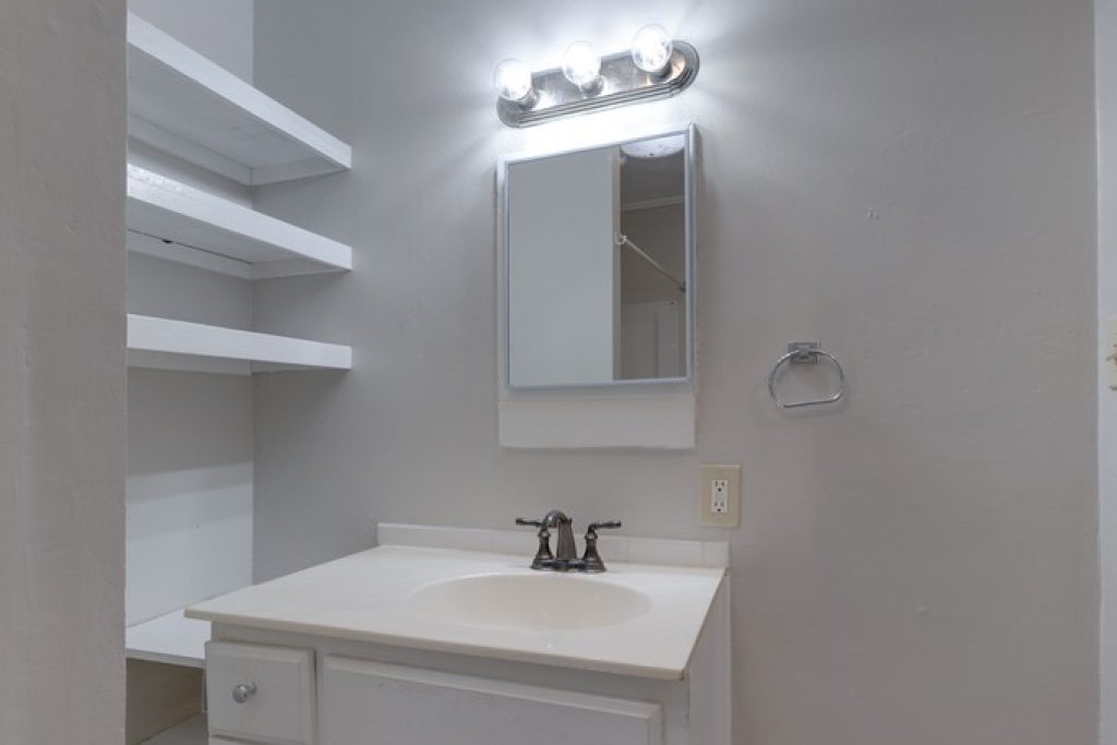 705 S Pershing Ave, photo 14