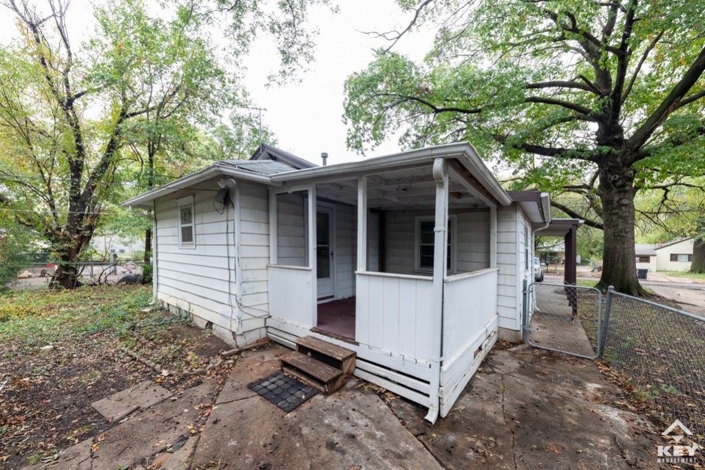 705 S Pershing Ave, photo 18