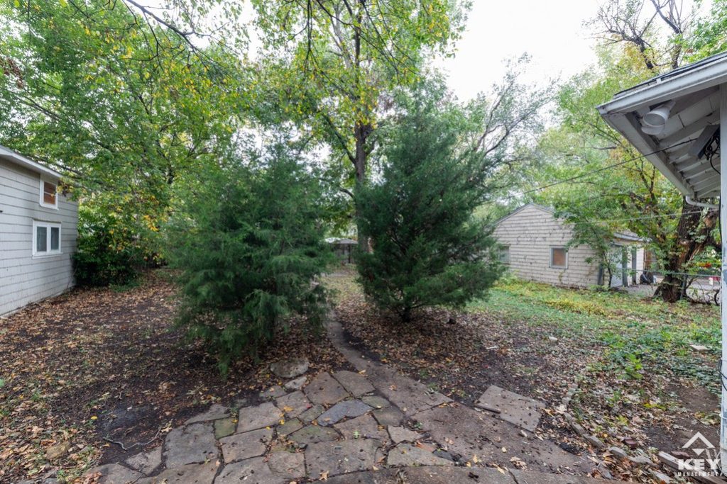 705 S Pershing Ave, photo 19