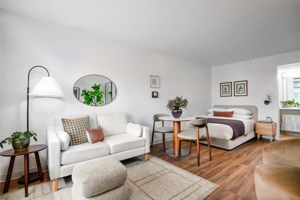 Live Oak, model apartment, photo 1