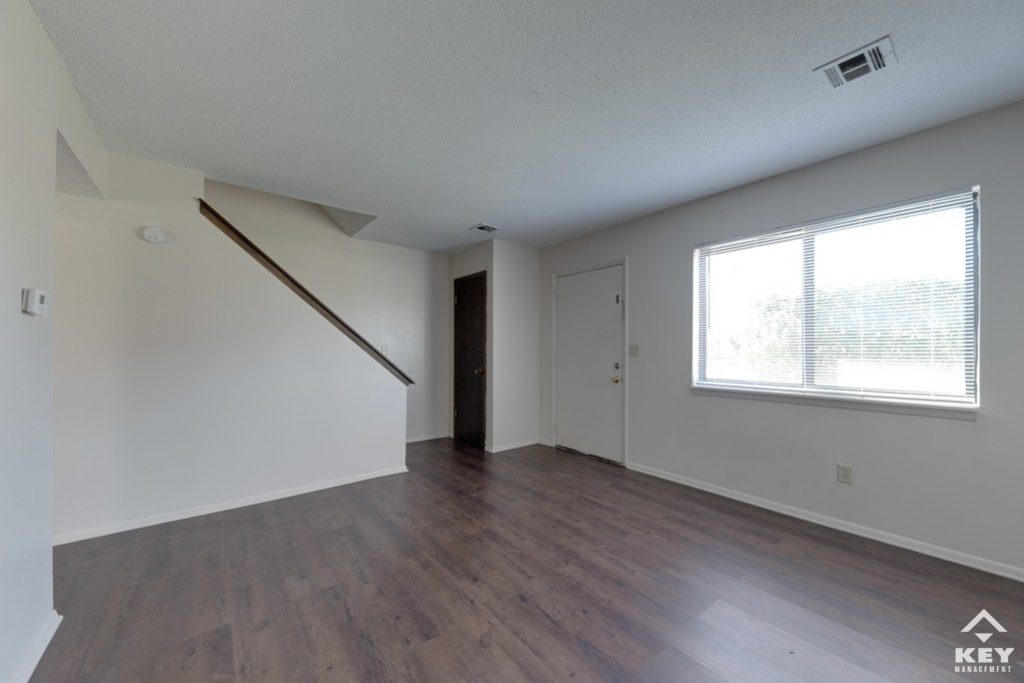 Seneca Village 2 bedroom, photo 7